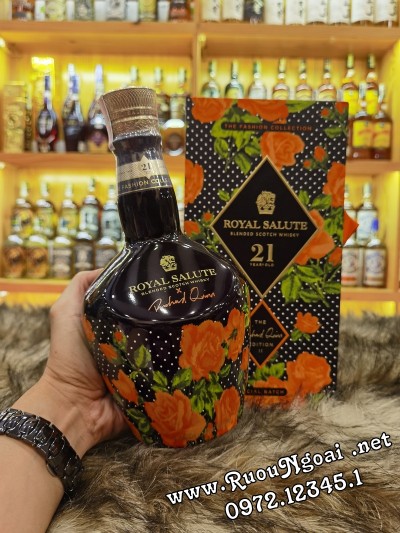 Rượu Chivas 21YO Richard Quinn Black The Fashion Collection